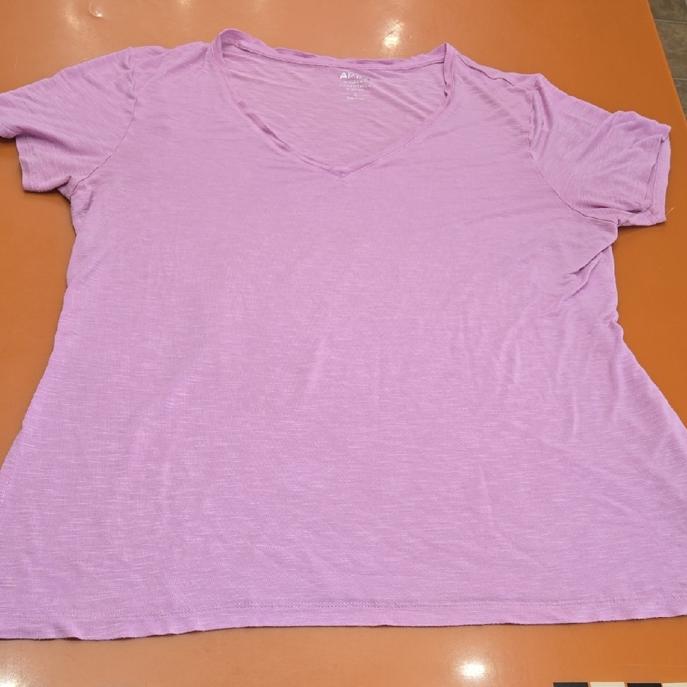 Apt. 9 Pinkish Purple Relaxed Short Sleeve V-Neck T-Shirt, Size L